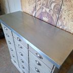 Landelijk Ladekast, Apothekerskast, Archiefkast, Met Metalen Bovenblad Lichte Transportschade Afm. 105x42 En 120cm Hoog. thumbnail 6