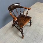 Donkerbruine Antieke Engelse Captain Chair thumbnail 9