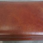 Comfortabele En Karaktervolle Set Van 2 Schapenleren Chesterfield Fauteuils Met Hocker thumbnail 25