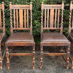 A 1920S Oak Draw-Leaf Dining Table, On Barley-Twist Legs  And 4 Stoelen thumbnail 15