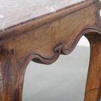 Geweldig Antiek Frans Eind 18e Eeuws Vierkant Bijzettafeltje Met Een Houten Frame thumbnail 3