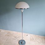Modernistische Vloerlamp In Verchroomd Metaal En Wit Gesatin thumbnail 6