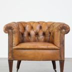 Antieke, Karakteristieke Schapenleren Chesterfield Clubfauteuil Op Wieltjes thumbnail 3