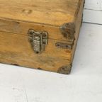 Brocante Kistje Seventies Hout Metalen Hoekjes Vintage thumbnail 5