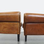 Luxe, Tijdloze Schapenleren Set Bestaande Uit 2 Fauteuils En Een Hocker In Art Deco Stijl thumbnail 2