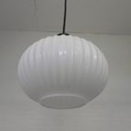 Vintage Hanglamp Met Witte Geribbelde Glazen Bol, Jaren 60 thumbnail 7