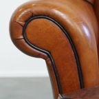 Sierlijke En Ruime Schapenleren Oorfauteuil Met Warme Kleuren thumbnail 7