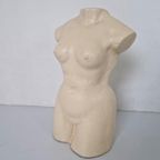 Grote Vrouwelijke Torso In Keramiek. thumbnail 4