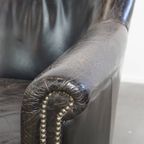 Leuke En Stoere Set Van 2 Zwarte, Generfde, Rundleren Armchairs Met Een Mooie Vormgeving thumbnail 12