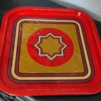 Vintage Metalen Dienblad Vierkant Rood Geel Bruin thumbnail 5