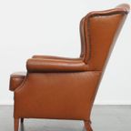 Stijlvolle En In Correcte Staat Verkerende Cognac Kleurige Rundleren Oorfauteuil In Engelse Stijl thumbnail 14