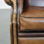 Comfortabele Vintage Schapenleren Oorfauteuil Met Een Tijdloos Design En Een Strakke Afwerking thumbnail 11