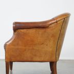 Stoere Maar Comfortabele Clubfauteuil Gemaakt Van Schapenleer En Afgewerkt Met Siernagels thumbnail 6