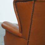 Stijlvolle En In Correcte Staat Verkerende Cognac Kleurige Rundleren Oorfauteuil In Engelse Stijl thumbnail 8