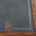 Geweldige Set Bestaande Uit Een Schrijftafel En Een Blauwe Rundleren Chesterfield Bureaustoel In thumbnail 7