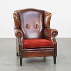 Stijlvolle Vintage, Luxe Schapenleren Oorfauteuil Met Een Rood Corduroy Zitkussen thumbnail 2