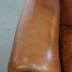 Sierlijke Schapenleren Oorfauteuil Met Zwarte Biezen En Klassieke Vormen thumbnail 7