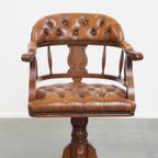 Klassieke Rundleren En Houten Chesterfield Bureaustoel In Engelse Stijl, Afgewerkt Met Siernagels thumbnail 3