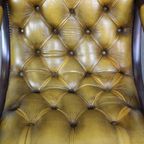 Sierlijke Rundleren Chesterfield Fauteuil Gecombineerd Met Hout thumbnail 7