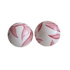 Twee Ronde Ballen Van Gips Ø 10 Cm Met Bladmotief thumbnail 5