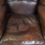 Comfortabele En Stoere Oorfauteuil Gemaakt Van Schapenleer En Strak Afgewerkt Met Zwarte Biezen thumbnail 7