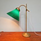 Art Deco Bureaulamp In Messing En Groene Conische Opaline thumbnail 15