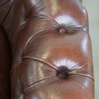 Set Van 2 Charmante, Klassieke Rundleren Engelse Chesterfield Armchairs Met Sierlijke Poten thumbnail 14