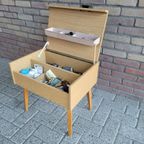 Mid Century Naai Kastje Met Inhoud thumbnail 2