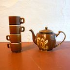 Mid Century Psychedelic Marbled Bruin And White Teapot Set With 4 Small Teacups thumbnail 2