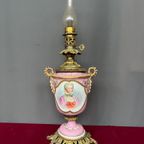 Grote Antieke Olielamp Van Roze Sevres Porselein. thumbnail 3