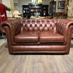 Engelse Chesterfield 2 Zits Bank Chestnut Bruin Leer thumbnail 2