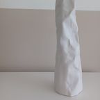 Sculpturale Vaas In Mat Wit Keramiek. Uniek Geplooid Design. H: 40cm thumbnail 7