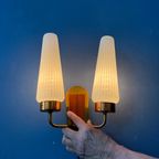 Scandinavische Mid Century Wandlamp Met Twee Glazen Kapjes thumbnail 3