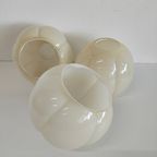 Antieke Art Deco Lampenkapjes Met Parelmoer Tint thumbnail 6