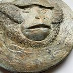 Bas-relief ‘apenkop’ In Keramiek thumbnail 7