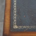 Geweldige Set Bestaande Uit Een Schrijftafel En Een Blauwe Rundleren Chesterfield Bureaustoel In thumbnail 12