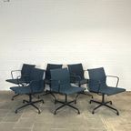 Vitra Ea 104 Designstoel – Draaibaar, Donkerblauw En Iconisch (Special Edition) thumbnail 3