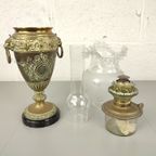 Antieke Messing Olielamp Op Marmeren Voet thumbnail 5