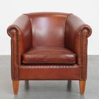 Stijlvolle En Elegante Clubfauteuil Gemaakt Van Rundleer Met Een Luxe Afwerking Met Siernagels thumbnail 3