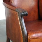 Klassieke Vintage Schapenleren Oorfauteuil Met Mooie Afwerking En Warme Kleuren thumbnail 10