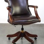 Donkerbruine Engelse Rundleren Chesterfield Bureaustoel Met Mooie Accenten thumbnail 2