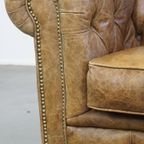 In Goede Staat Verkerende En Tijdloze Generfde Rundleren Chesterfield 2.5 Zits Bank Op Wieltjes thumbnail 11