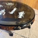 Chinese Salontafel Met Hout Snijwerk (Inclusief 6 Krukken) thumbnail 7