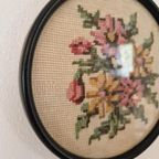 * Vintage Rond Schilderij Geborduurd Borduursel Bloemen Lijst thumbnail 3