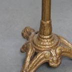 Stijlvolle Antieke Franse Bistro Tafel Met Een Sierlijke Goudkleurige Gietijzeren Poot thumbnail 3