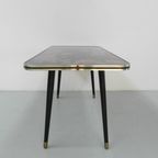 Vintage Salontafel Met Glazen Blad En Schuine, Taps Toelopende Poten thumbnail 9