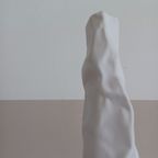 Sculpturale Vaas In Mat Wit Keramiek. Uniek Geplooid Design. H: 40cm thumbnail 6