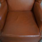 Stijlvolle En In Correcte Staat Verkerende Cognac Kleurige Rundleren Oorfauteuil In Engelse Stijl thumbnail 2