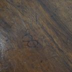 Unieke En Prachtige Antieke Kastanjehouten Salontafel Uit De 18e Eeuw Met Een Blad Uit 1 Stuk thumbnail 10