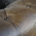 Zwarte 2.5 Zits Rundleren Engelse Chesterfield Bank Met Leuke, Luxe Details thumbnail 5
